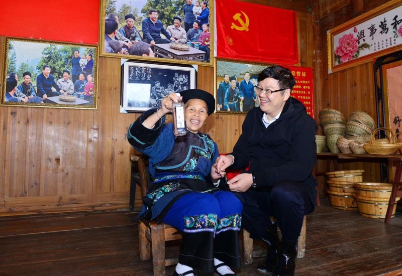 十九大(dà)代表姜欣的(de)微(wēi)信朋(péng)友(yǒu)圈 喜迎十九大(dà) 巾帼心向黨